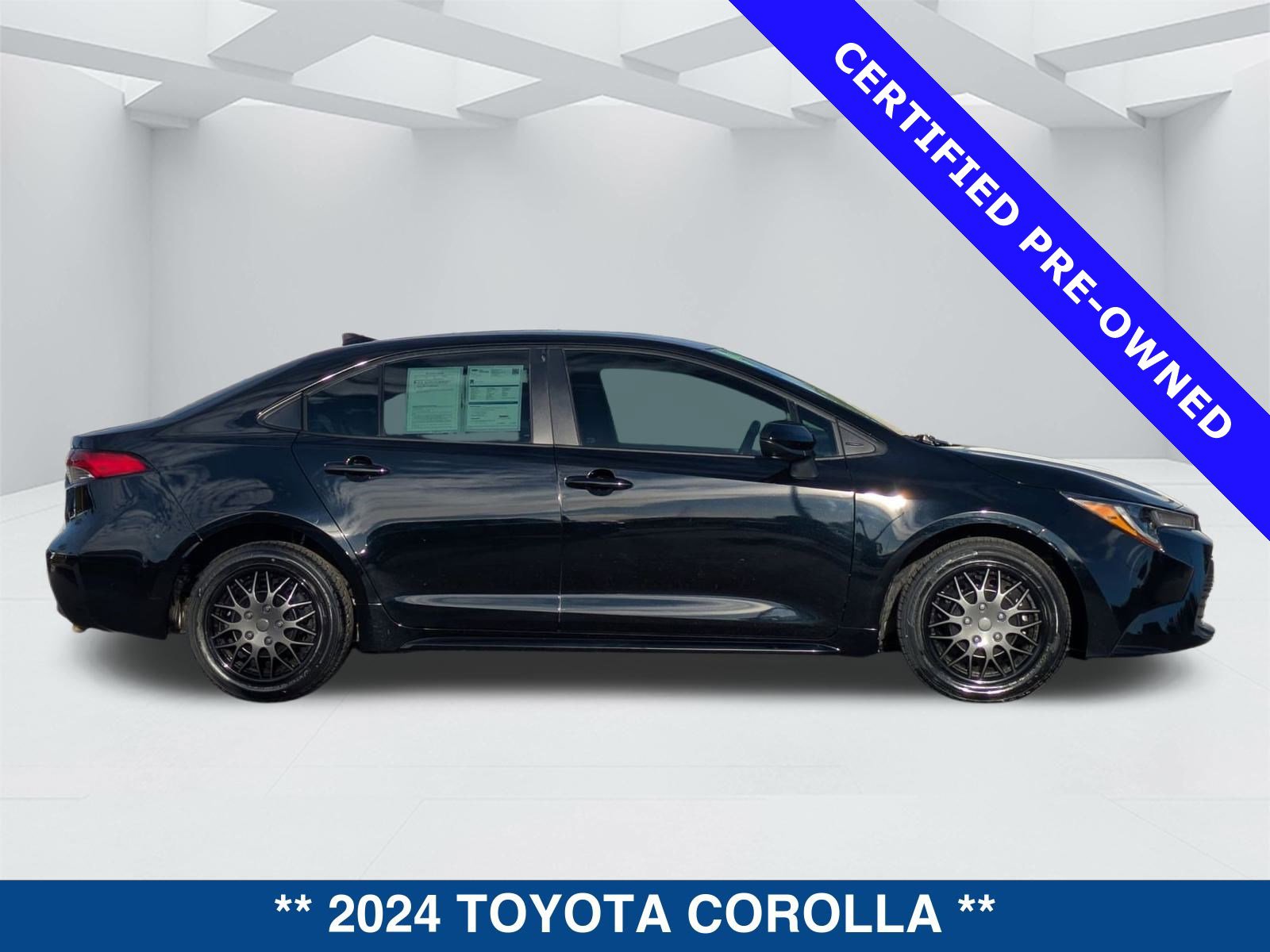 Used 2024 Toyota Corolla LE image 3