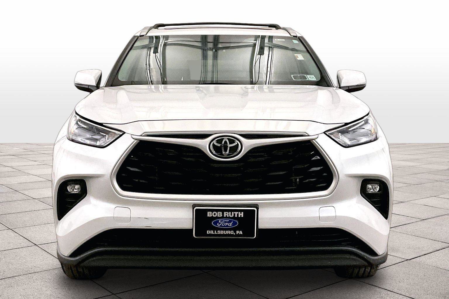 Used 2022 Toyota Highlander XLE image 3