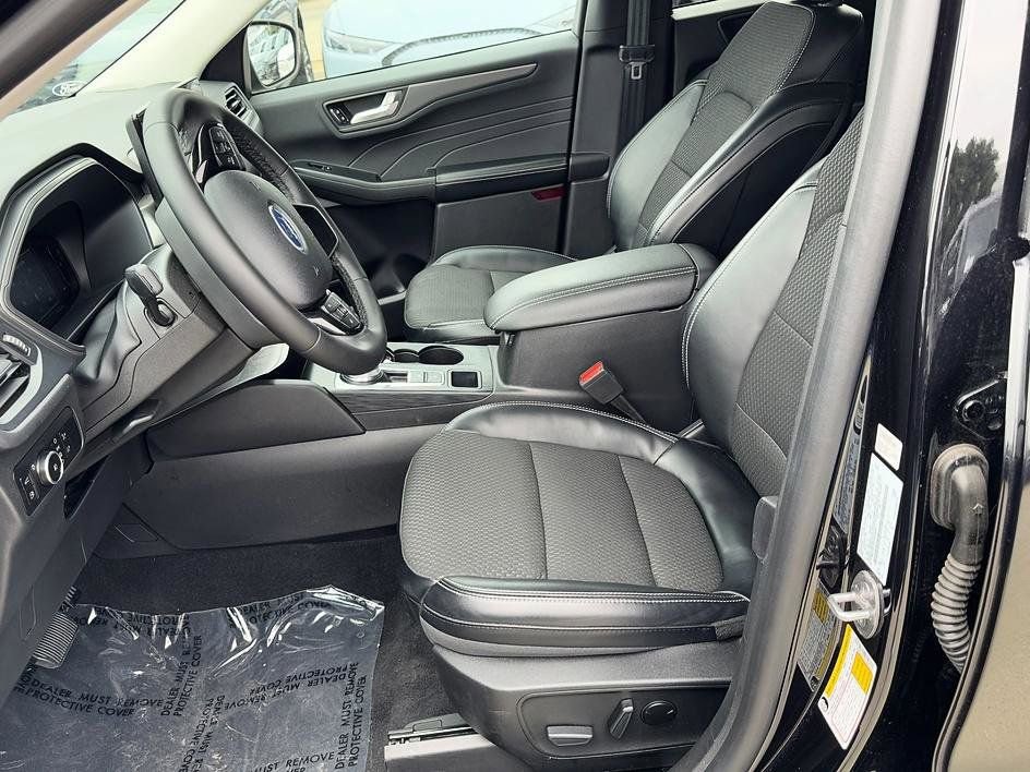 Certified 2023 Ford Escape SE FWD image 21