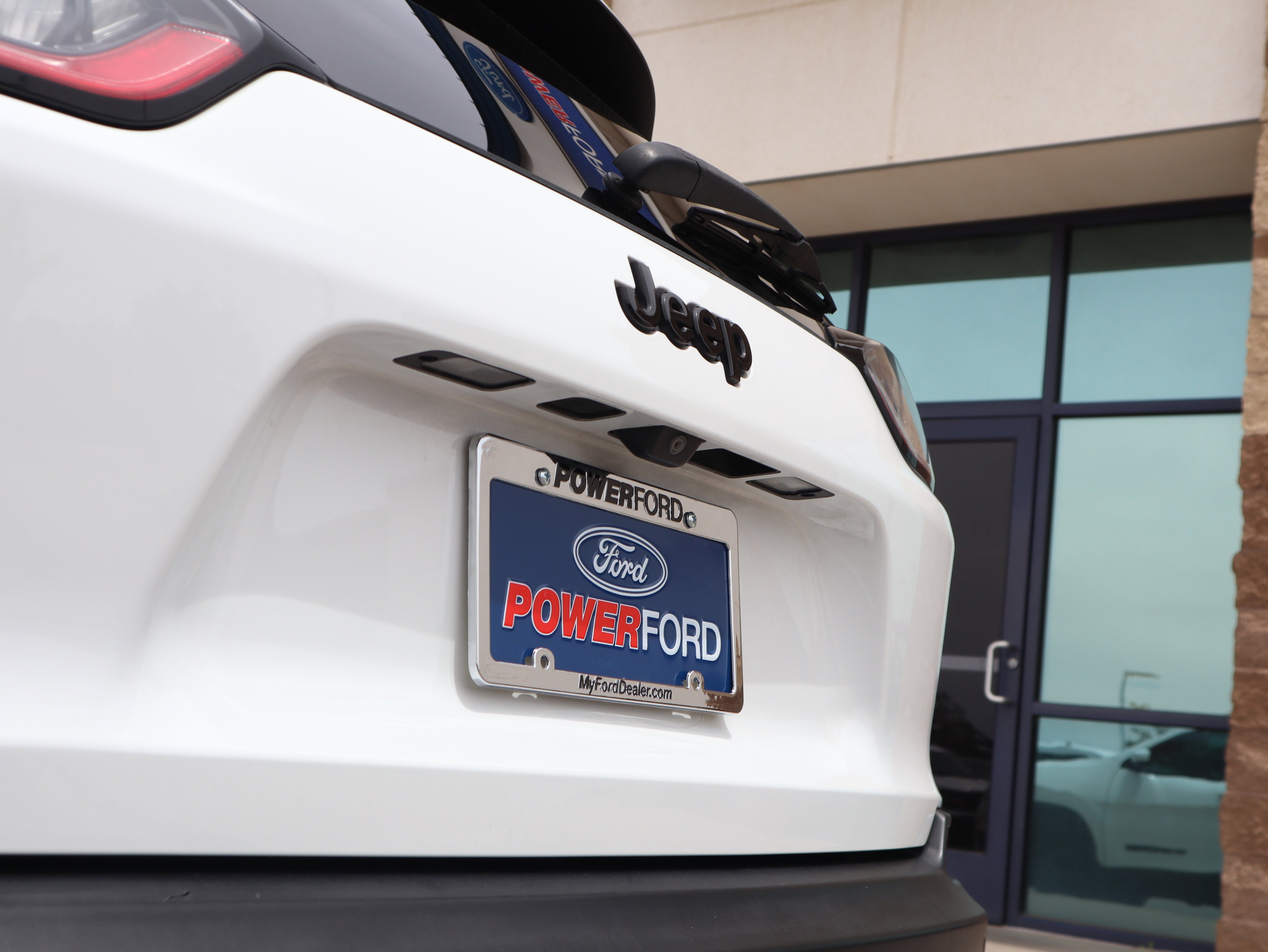 Used 2019 Jeep Cherokee Latitude Plus FWD image 19