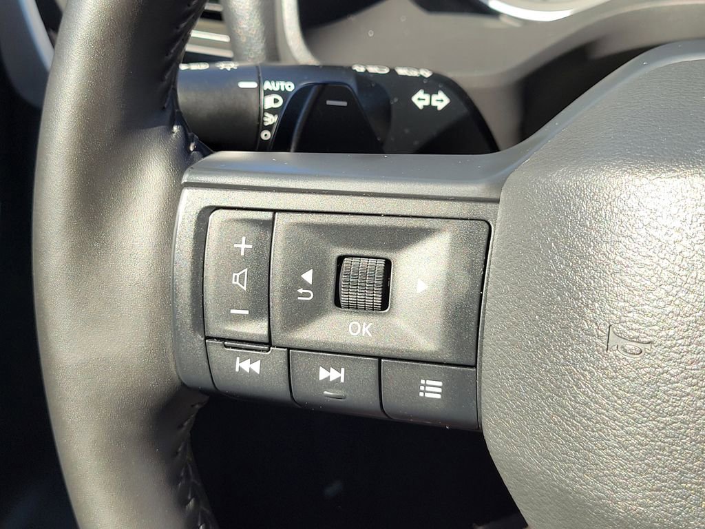 Used 2025 Nissan Rogue SV image 27