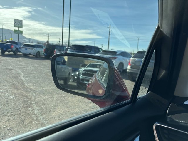 Used 2023 Buick Enclave Essence image 32