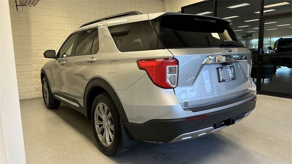 Certified 2022 Ford Explorer XLT image 3