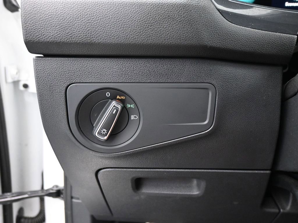 Used 2022 Volkswagen Tiguan SE R-Line image 40