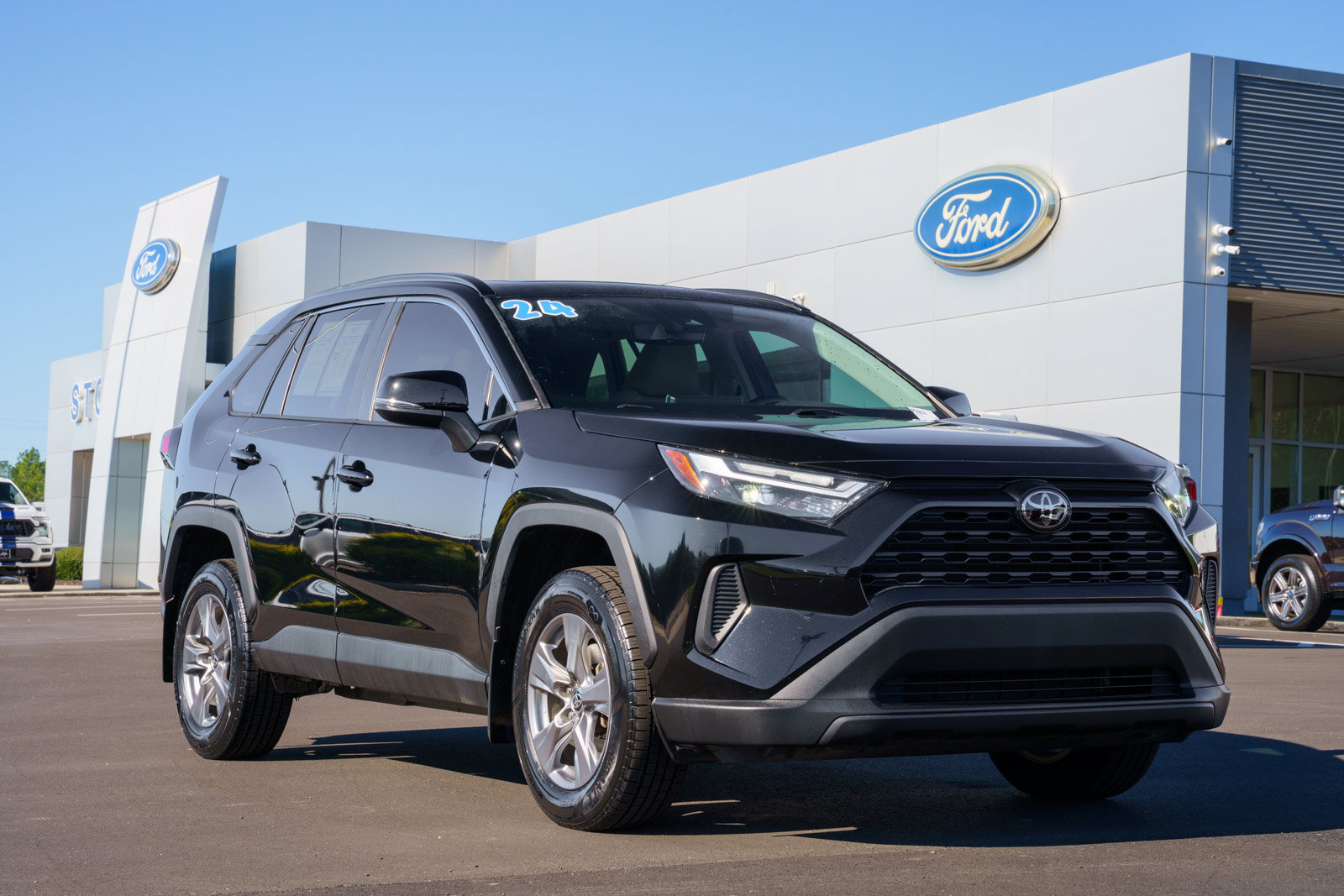 Used 2024 Toyota RAV4 XLE w/ Convenience Package