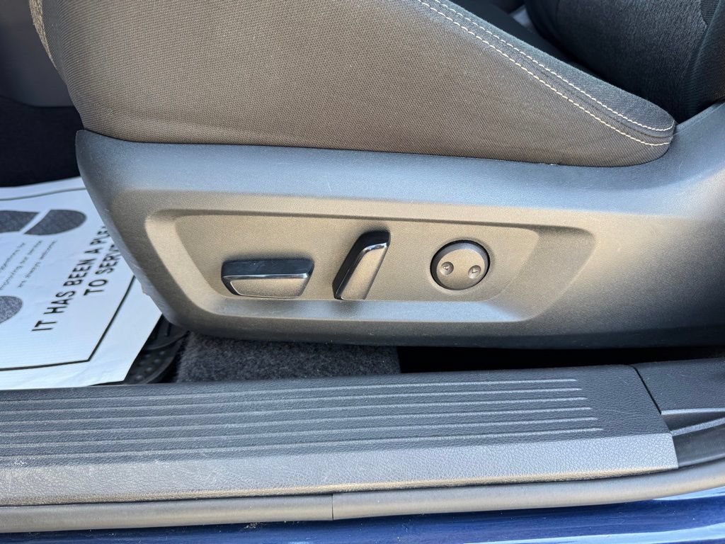 Used 2025 Nissan Rogue SV AWD/4WD image 13