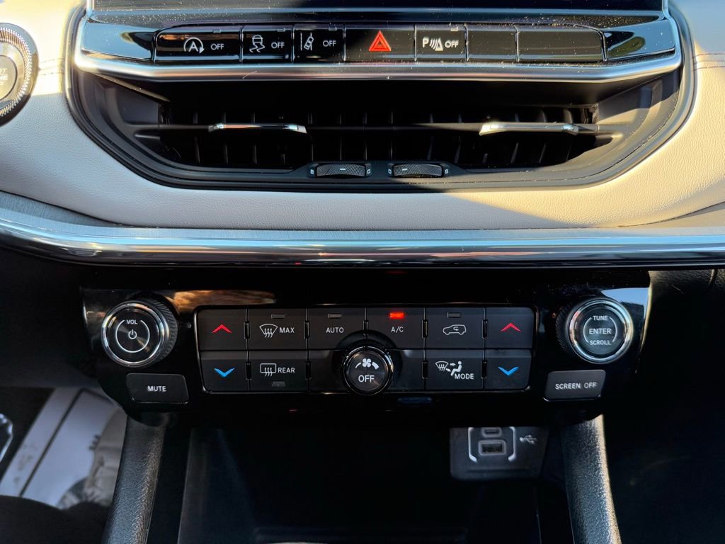 Used 2024 Jeep Compass Limited image 41