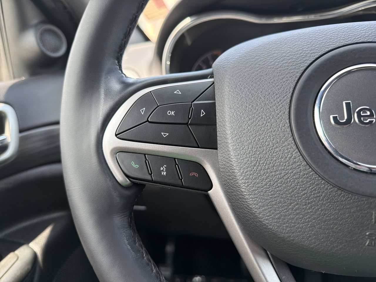 Used 2021 Jeep Grand Cherokee Laredo X AWD/4WD image 29