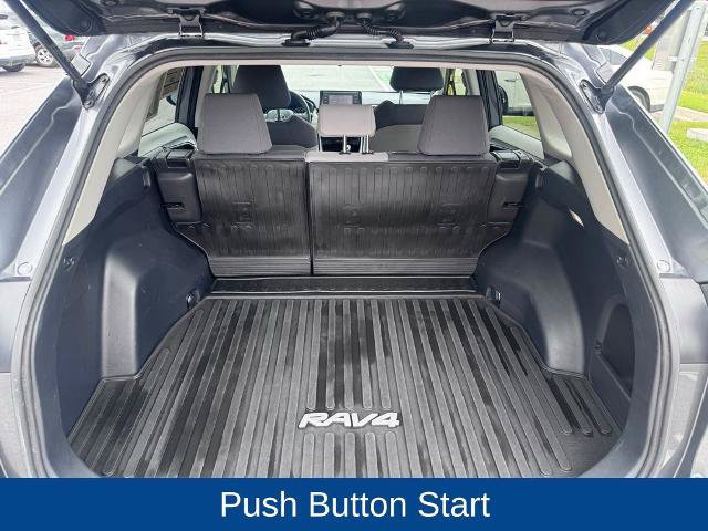 Used 2022 Toyota RAV4 XLE AWD/4WD image 7