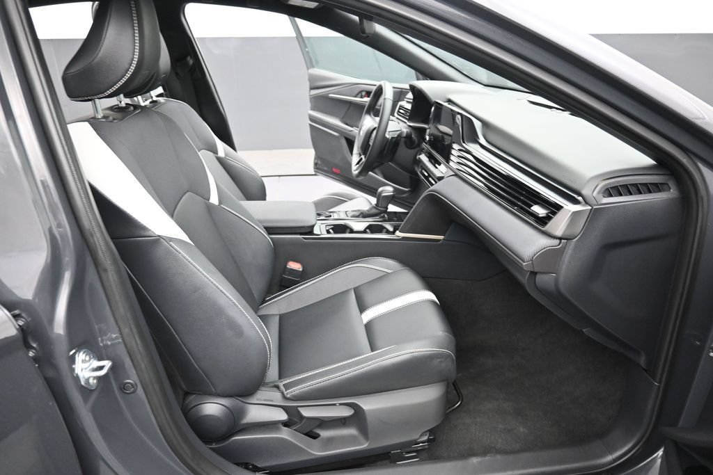 Used 2026 Toyota Camry SE FWD image 10