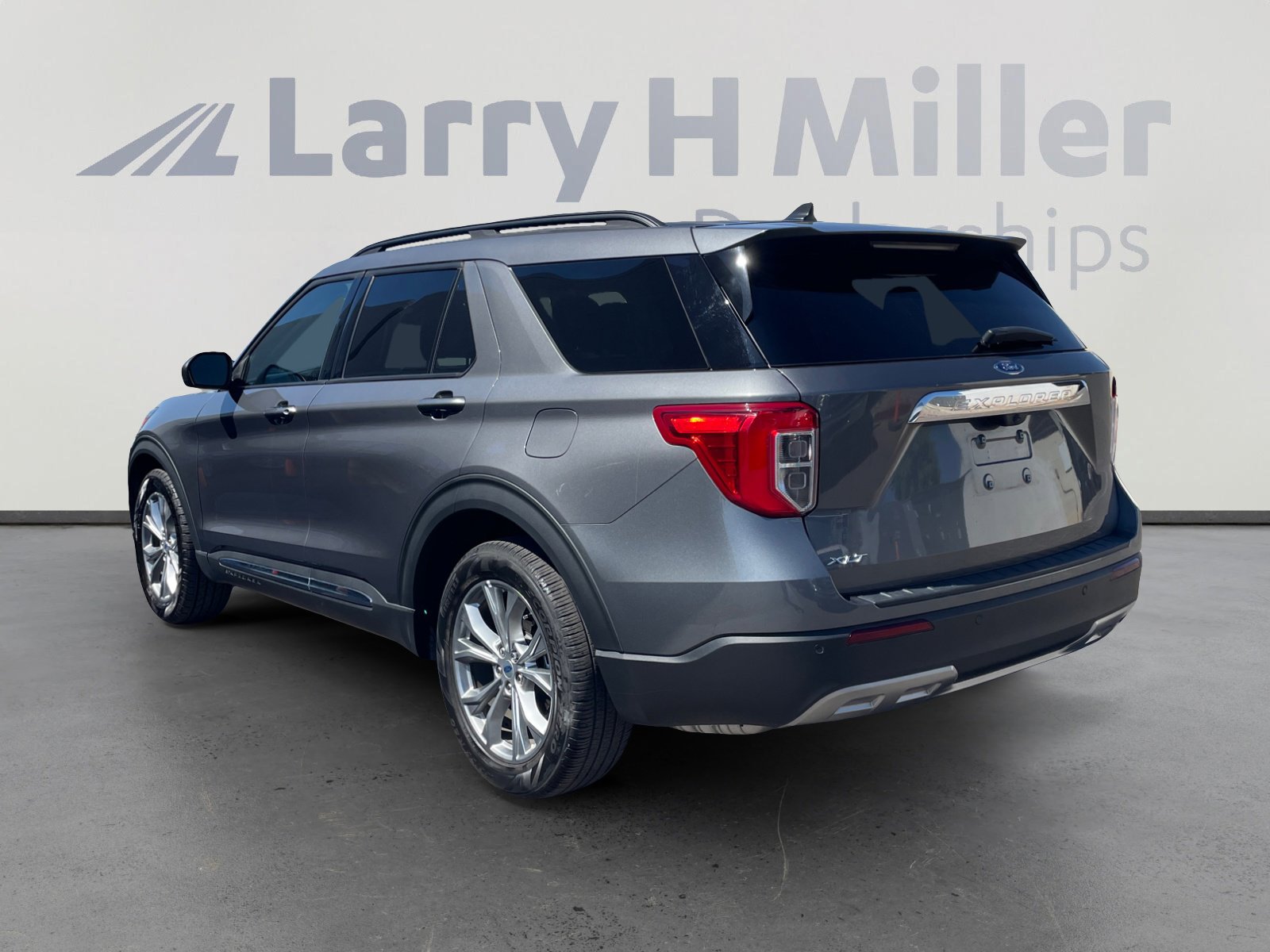 Certified 2023 Ford Explorer XLT w/ Equipment Group 202A RWD image 3