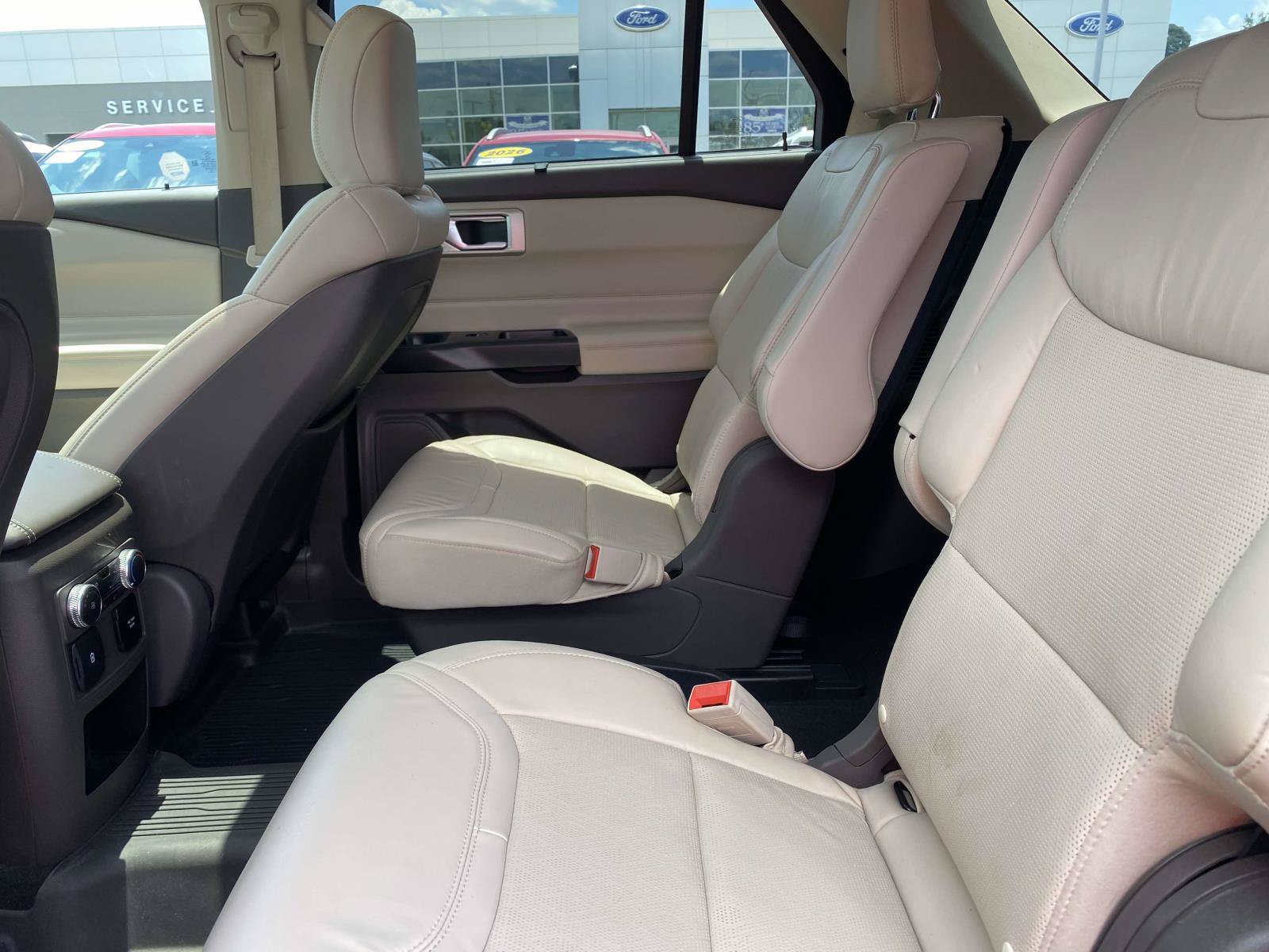 Certified 2020 Ford Explorer Platinum w/ Premium Technology Package AWD/4WD image 11