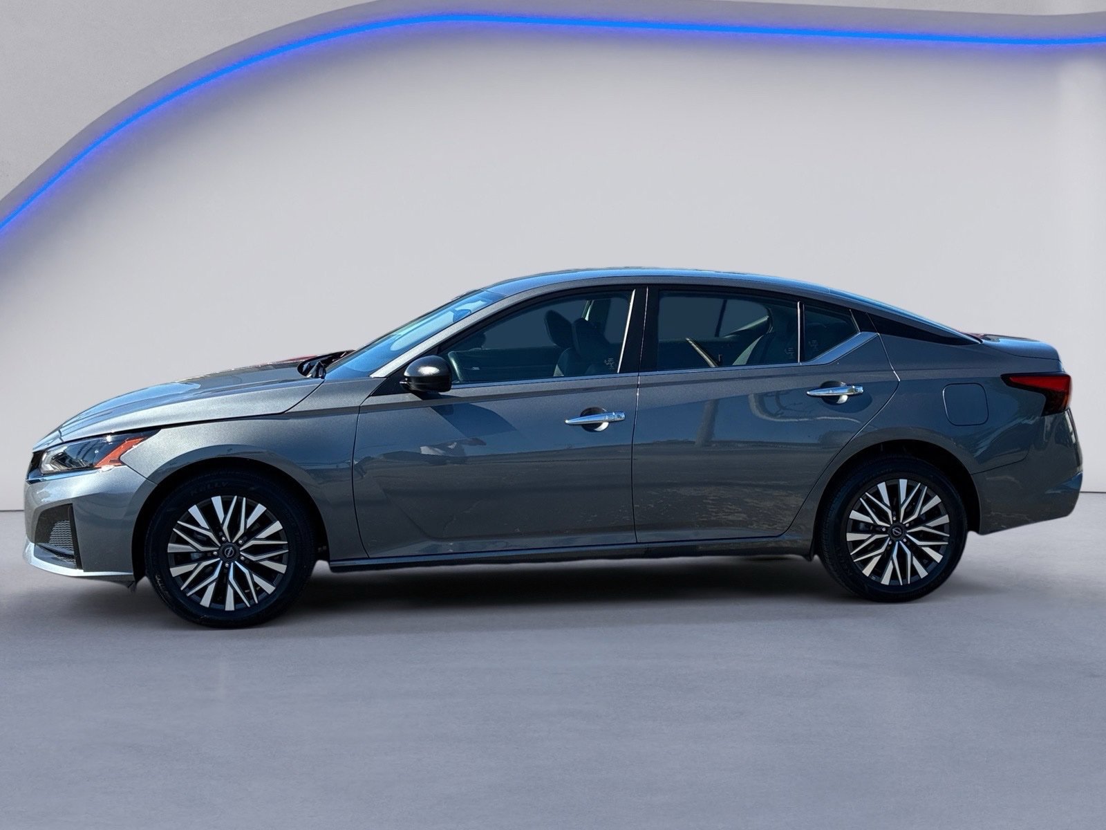 Used 2025 Nissan Altima 2.5 SV AWD/4WD image 8