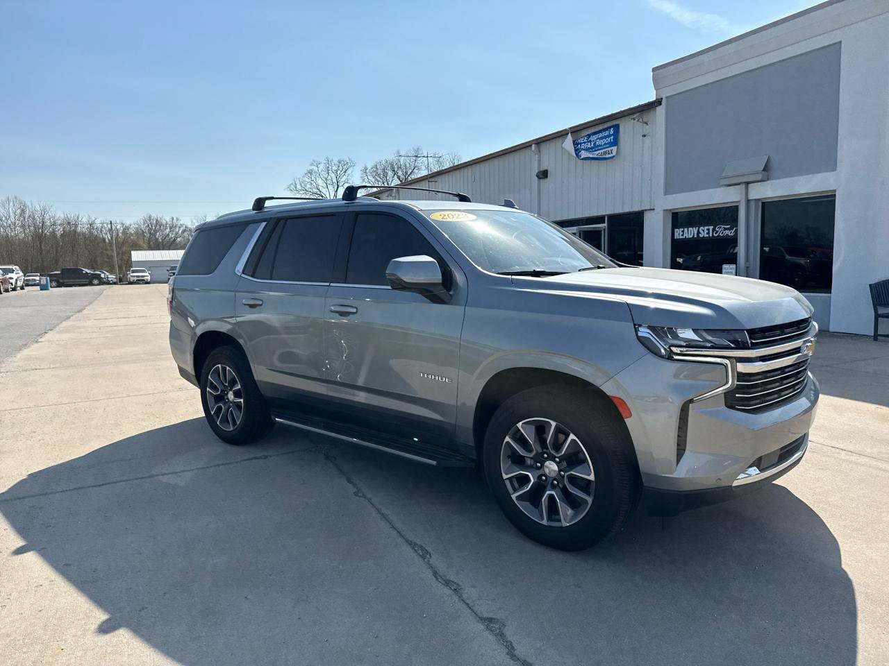 Used 2023 Chevrolet Tahoe LT w/ Luxury Package AWD/4WD image 3