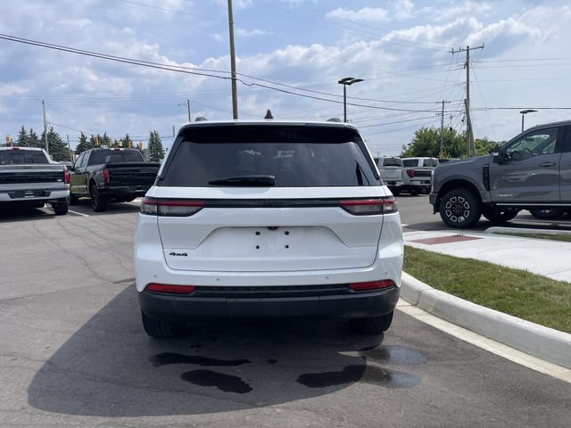 Used 2023 Jeep Grand Cherokee Altitude AWD/4WD image 4