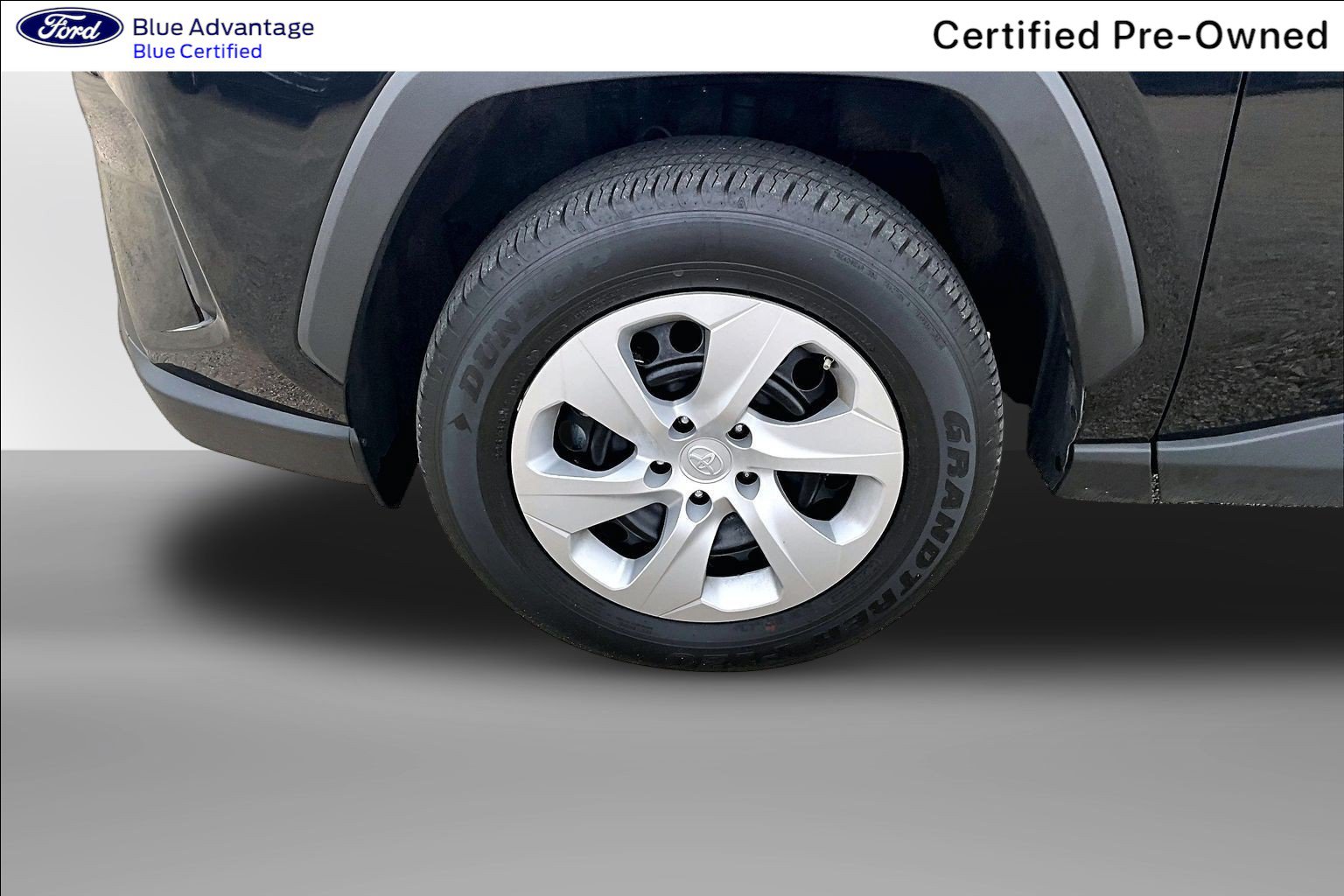 Used 2025 Toyota RAV4 LE AWD/4WD image 3