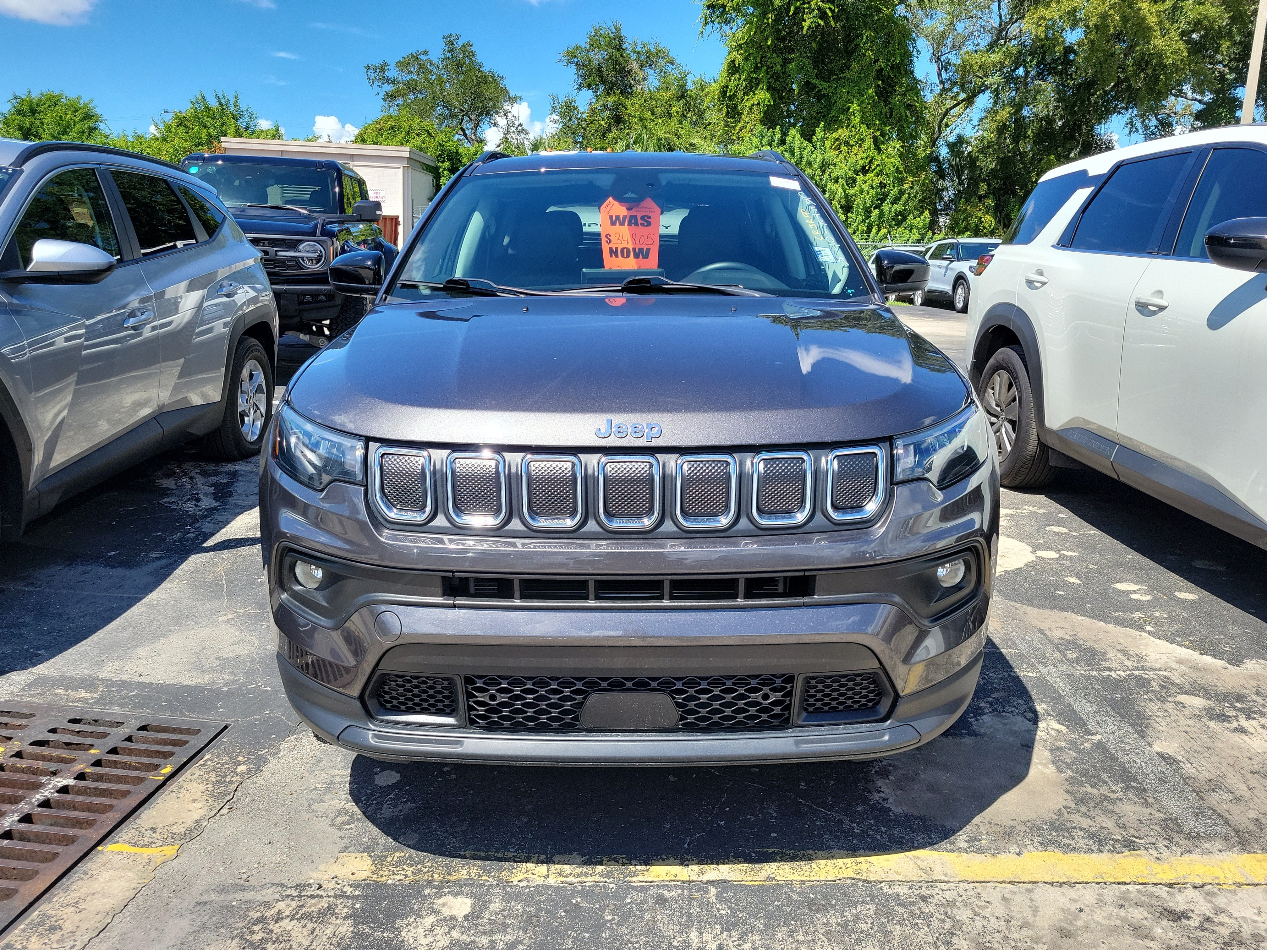 Used 2022 Jeep Compass Latitude w/ Convenience Group AWD/4WD image 2