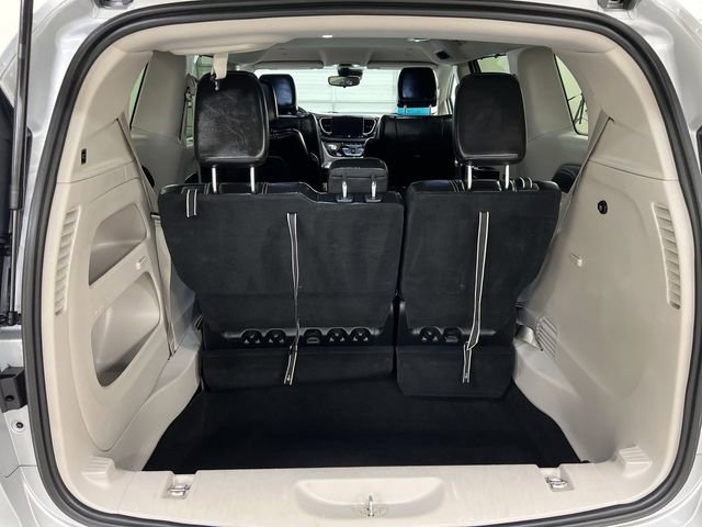 Used 2024 Chrysler Pacifica Touring-L FWD image 19