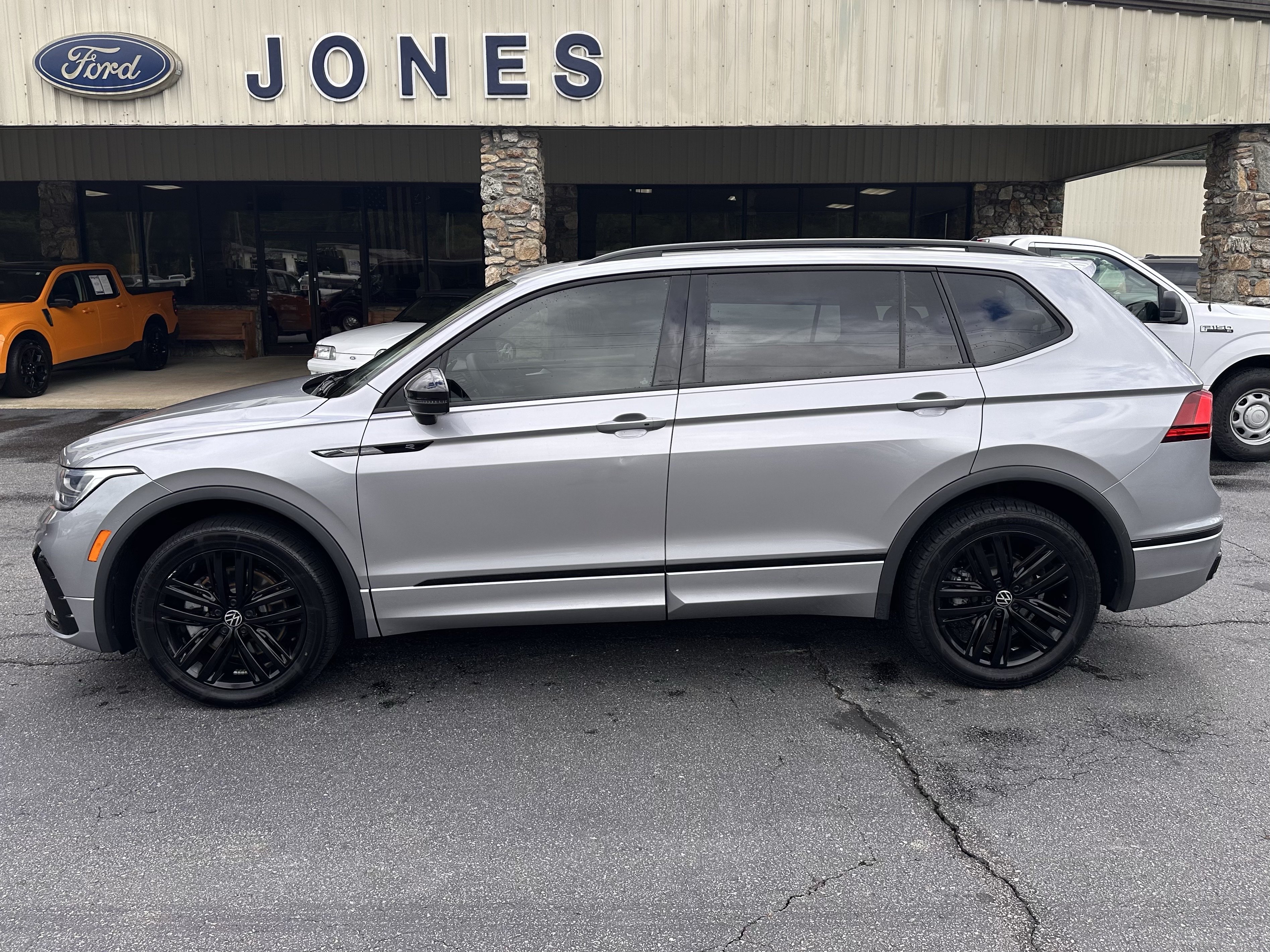 Used 2022 Volkswagen Tiguan SE R-Line