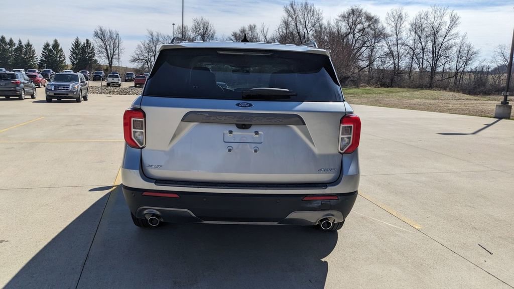 Certified 2022 Ford Explorer XLT w/ XLT Sport Appearance Package image 4