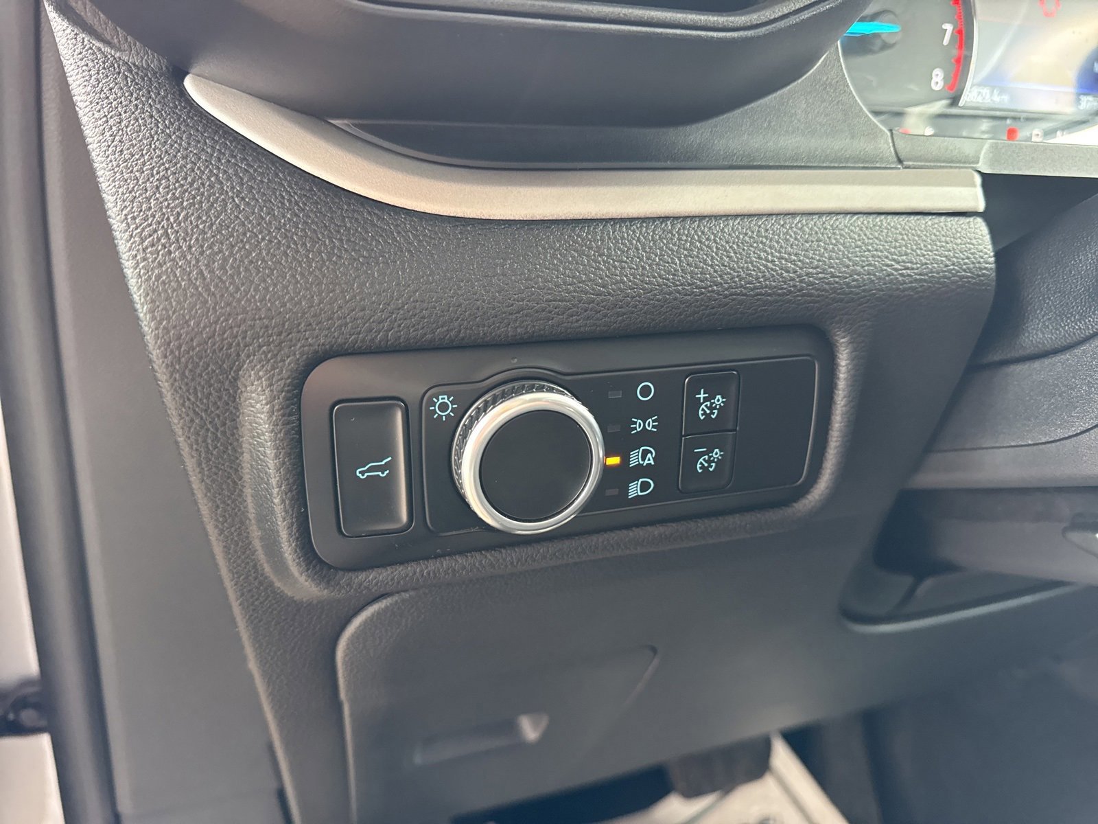 Certified 2023 Ford Explorer XLT w/ Class IV Trailer Tow Package image 26