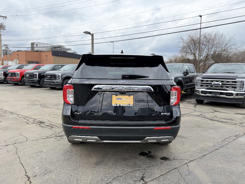 Certified 2022 Ford Explorer XLT w/ Equipment Group 202A image 4