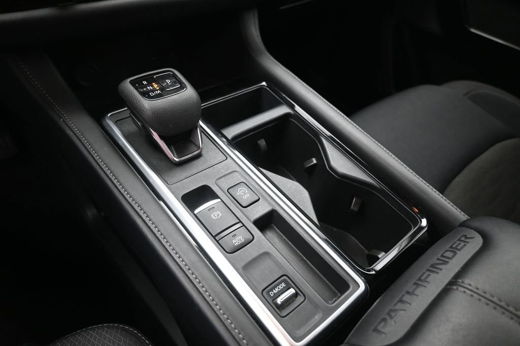 Used 2025 Nissan Pathfinder SV FWD image 30