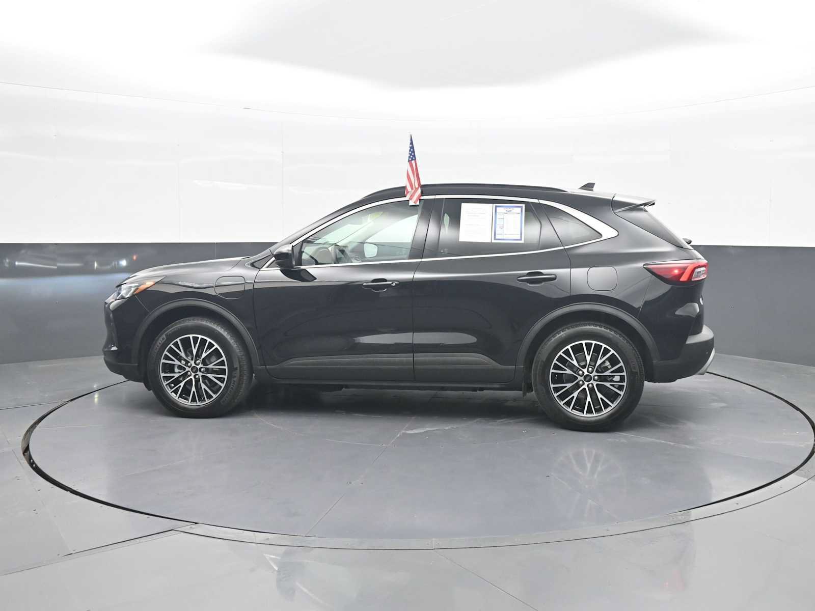 Certified 2026 Ford Escape SE w/ PHEV Premium Package FWD image 5