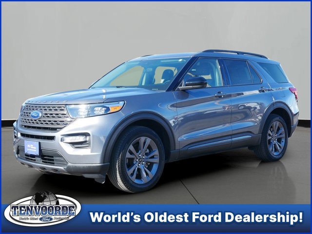 Certified 2023 Ford Explorer XLT w/ Equipment Group 202A image 4