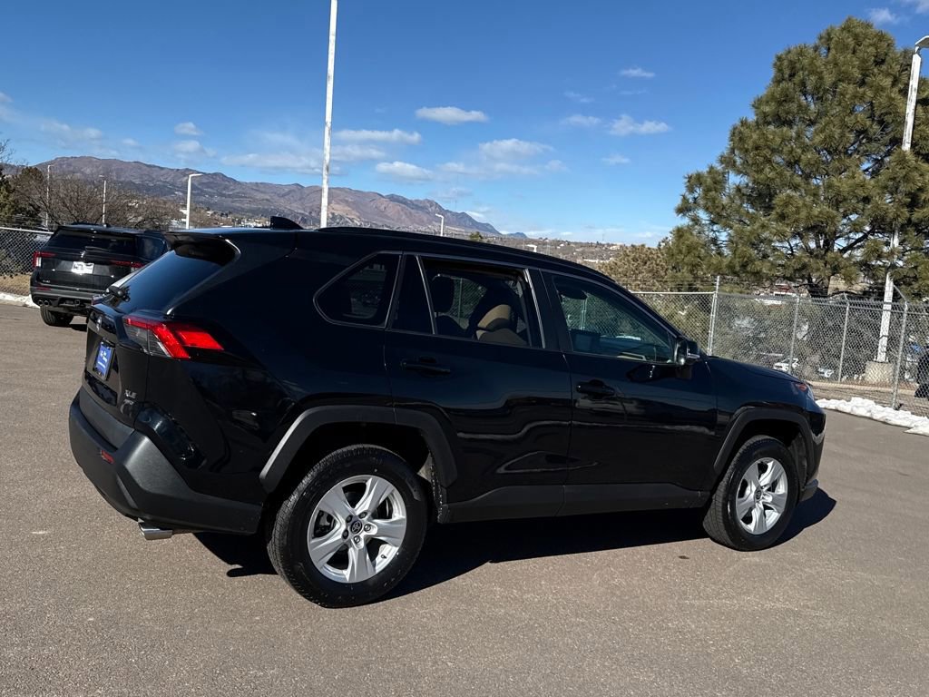 Used 2021 Toyota RAV4 XLE w/ Carpet Mat Package (TMS) AWD/4WD image 7