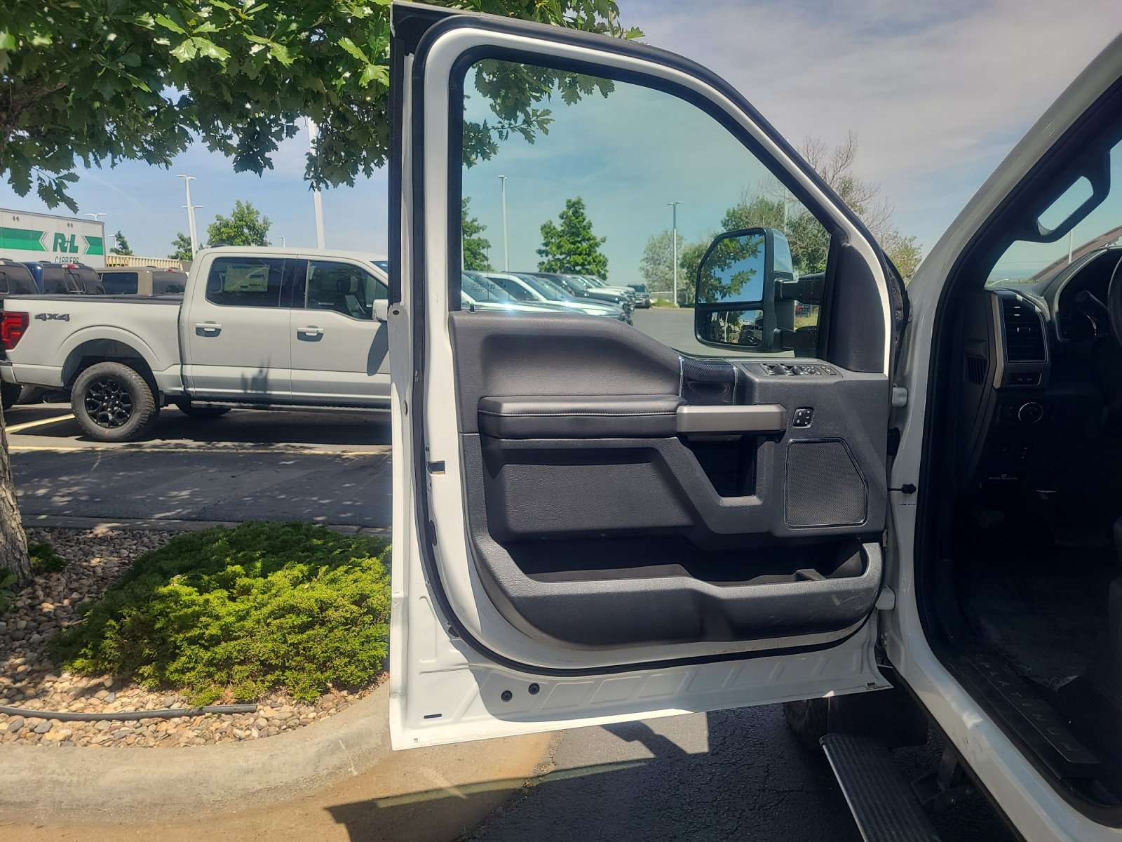 Certified 2022 Ford F350 Platinum w/ FX4 Off-Road Package AWD/4WD image 13