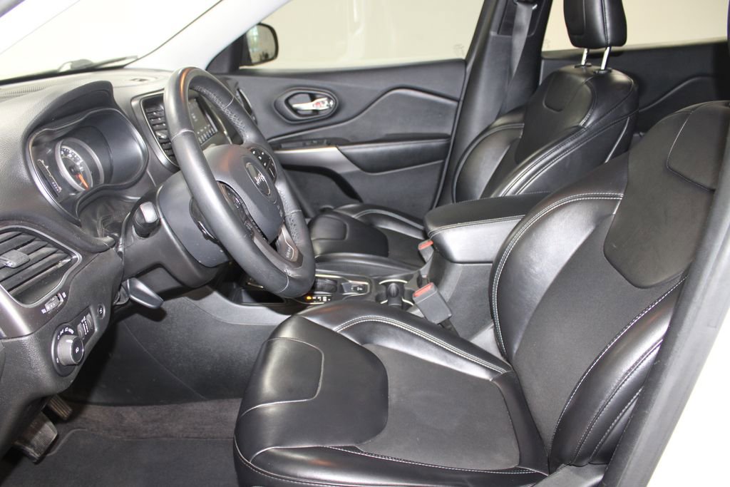 Used 2019 Jeep Cherokee Latitude Plus w/ Comfort/Convenience Group image 22