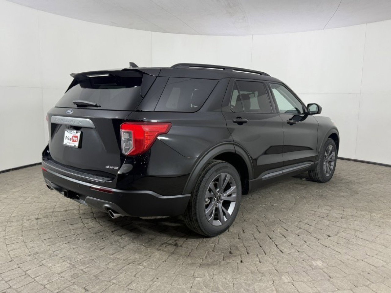 Certified 2021 Ford Explorer XLT w/ Equipment Group 202A image 4