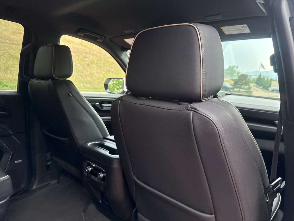 Used 2025 GMC Yukon XL Elevation AWD/4WD image 30