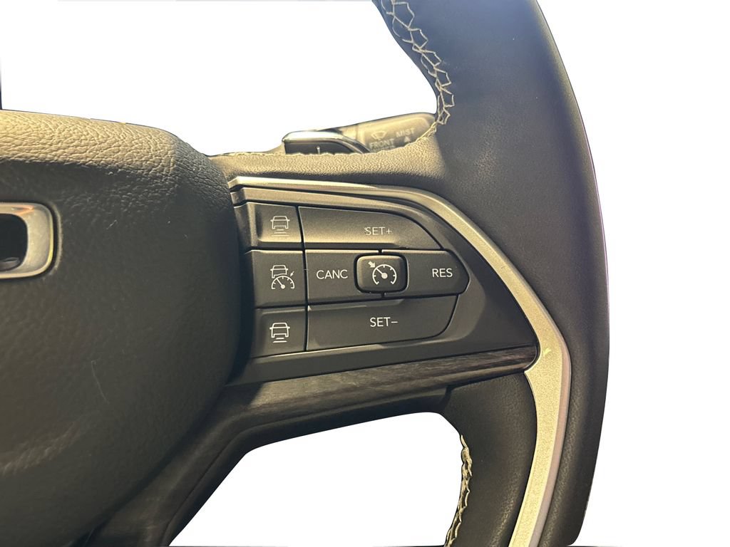 Used 2025 Jeep Grand Cherokee Limited AWD/4WD image 38