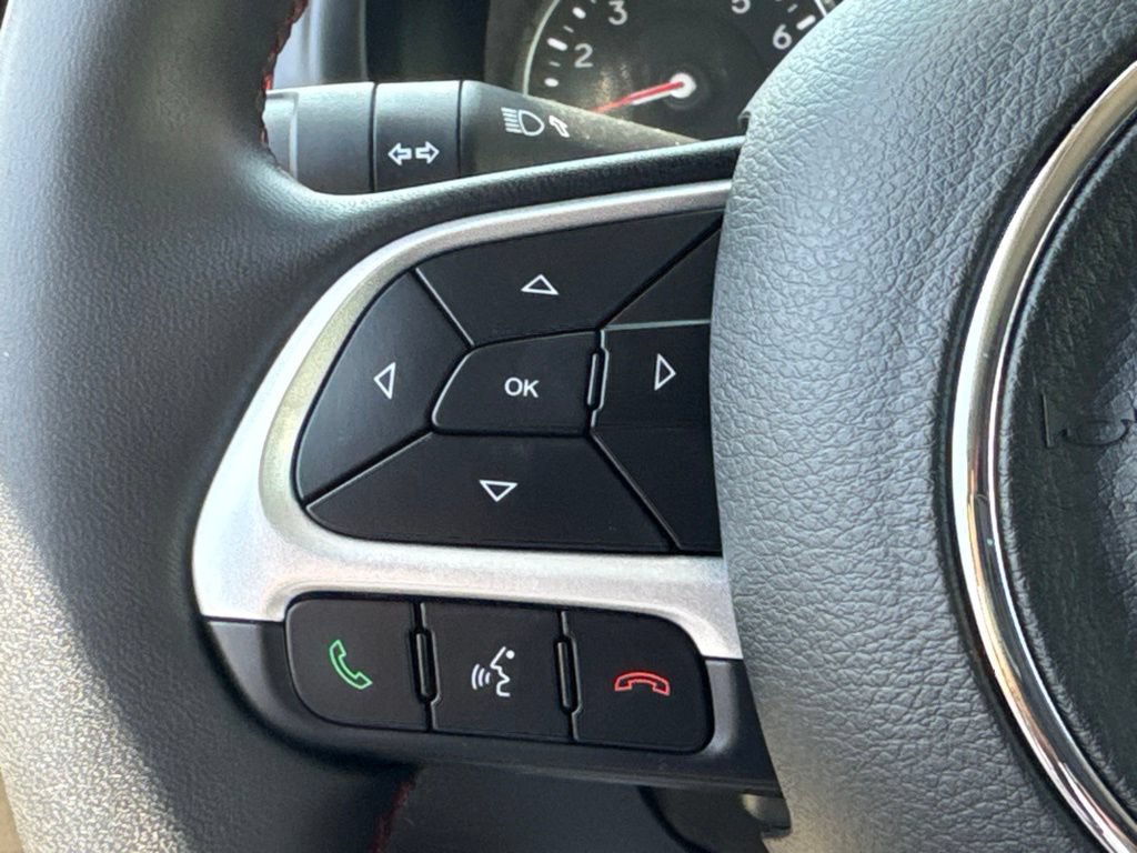 Used 2023 Jeep Renegade Trailhawk AWD/4WD image 31