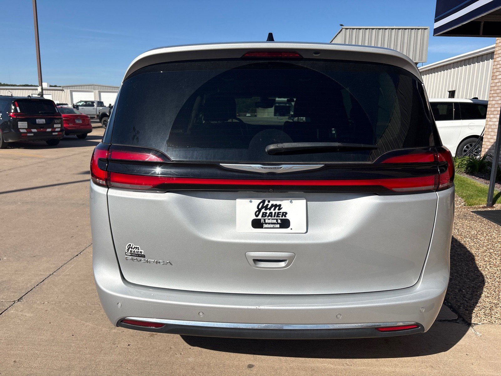 Used 2023 Chrysler Pacifica Touring-L FWD image 10
