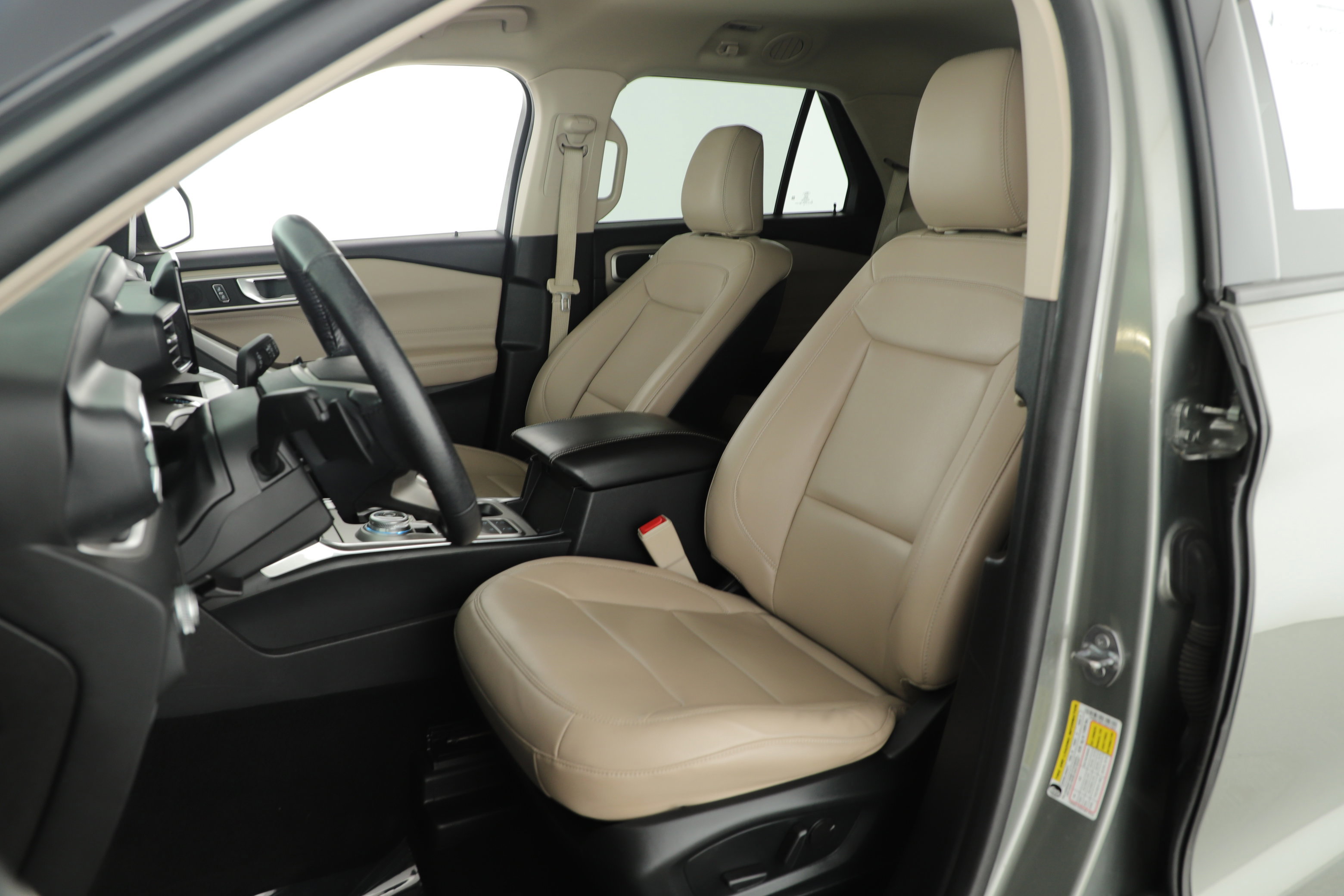 Certified 2020 Ford Explorer XLT w/ Equipment Group 202A image 7