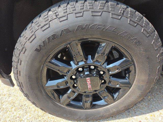 Used 2024 GMC Sierra 2500 AT4 w/ AT4 Premium Plus Package AWD/4WD image 18