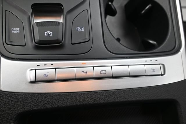 Used 2025 Kia Carnival FWD image 18