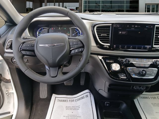 Used 2024 Chrysler Pacifica Limited FWD image 10