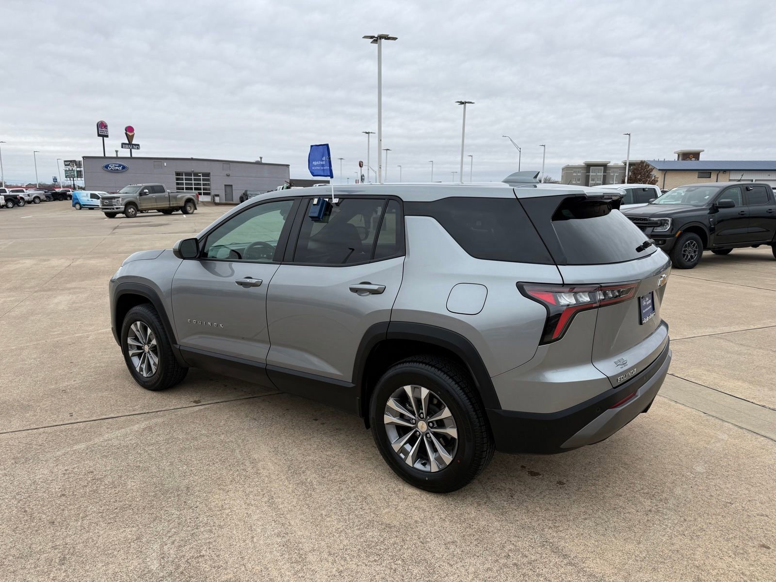 Used 2025 Chevrolet Equinox LT image 3