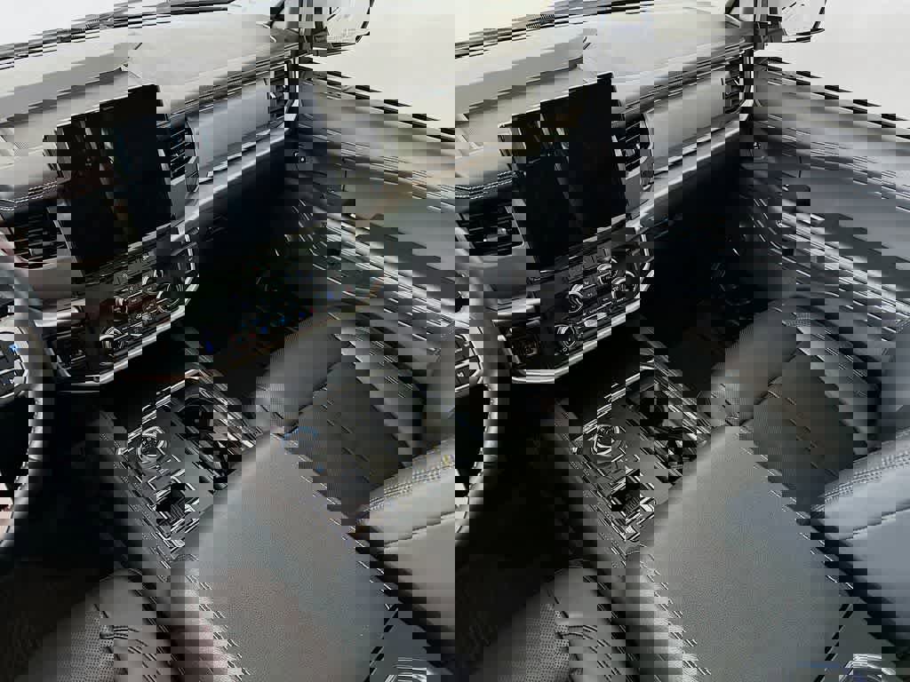 Certified 2024 Ford Expedition XLT image 11