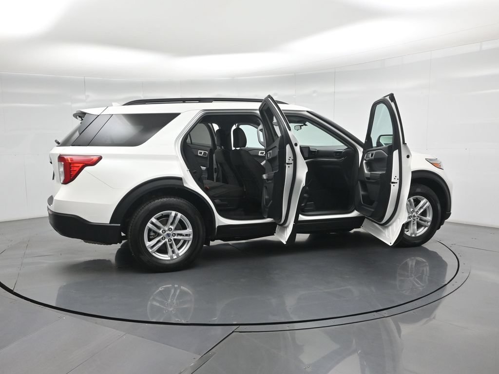 Certified 2024 Ford Explorer XLT RWD image 4