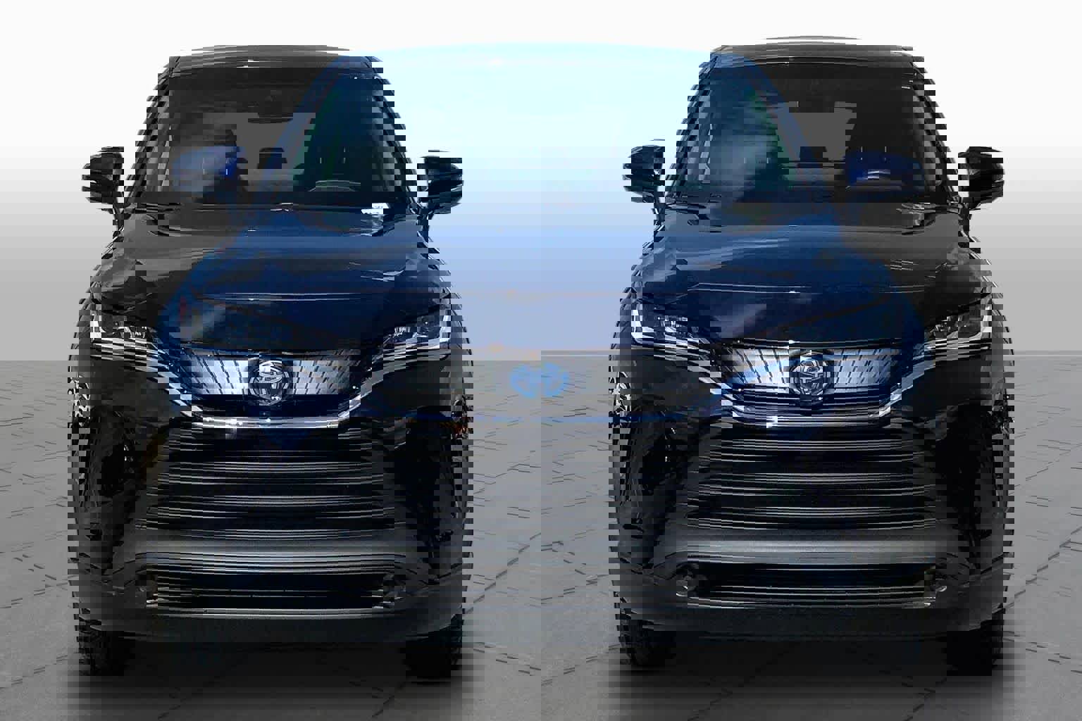 Used 2024 Toyota Venza LE AWD/4WD image 6