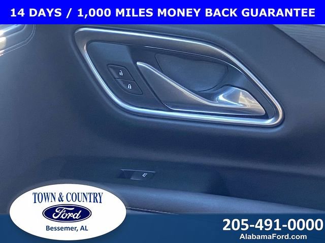 Used 2024 Chevrolet Suburban Z71 w/ Luxury Package image 29