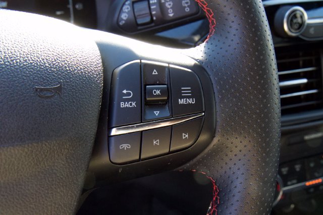 Certified 2025 Ford Escape ST-Line Select AWD/4WD image 21
