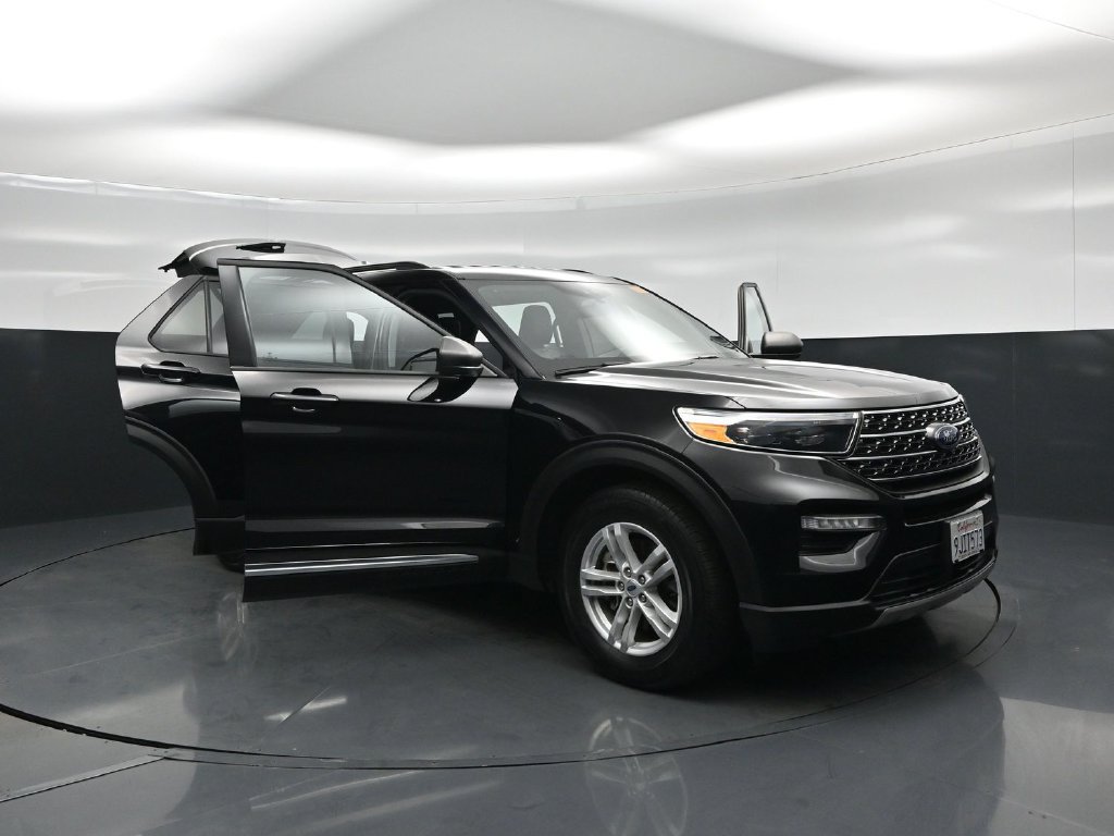 Certified 2023 Ford Explorer XLT w/ Equipment Group 202A RWD image 27