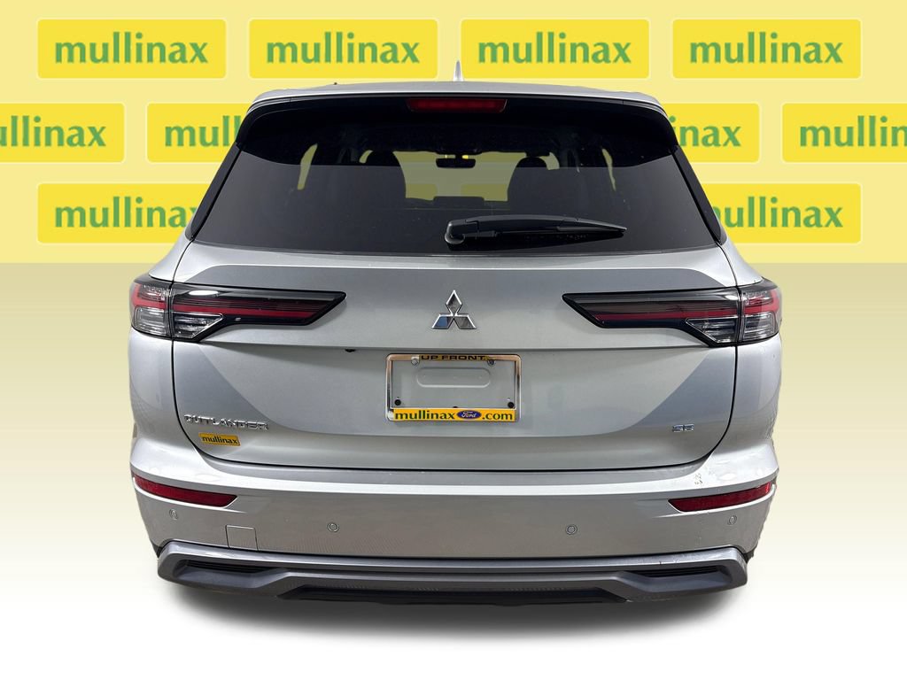 Used 2026 Mitsubishi Outlander SE FWD image 7