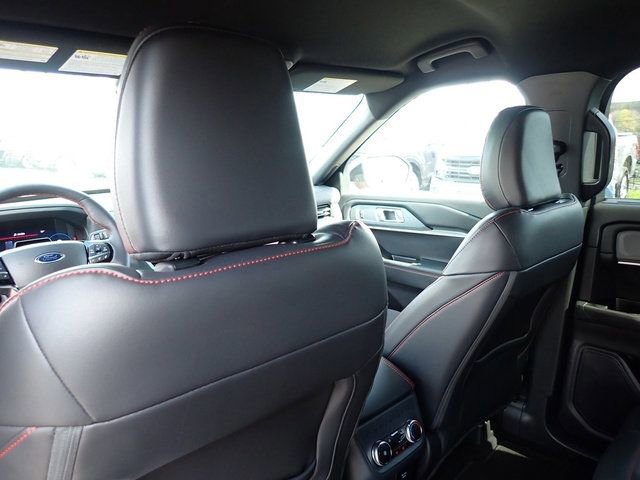 Certified 2025 Ford Explorer ST-Line w/ Premium Package image 18